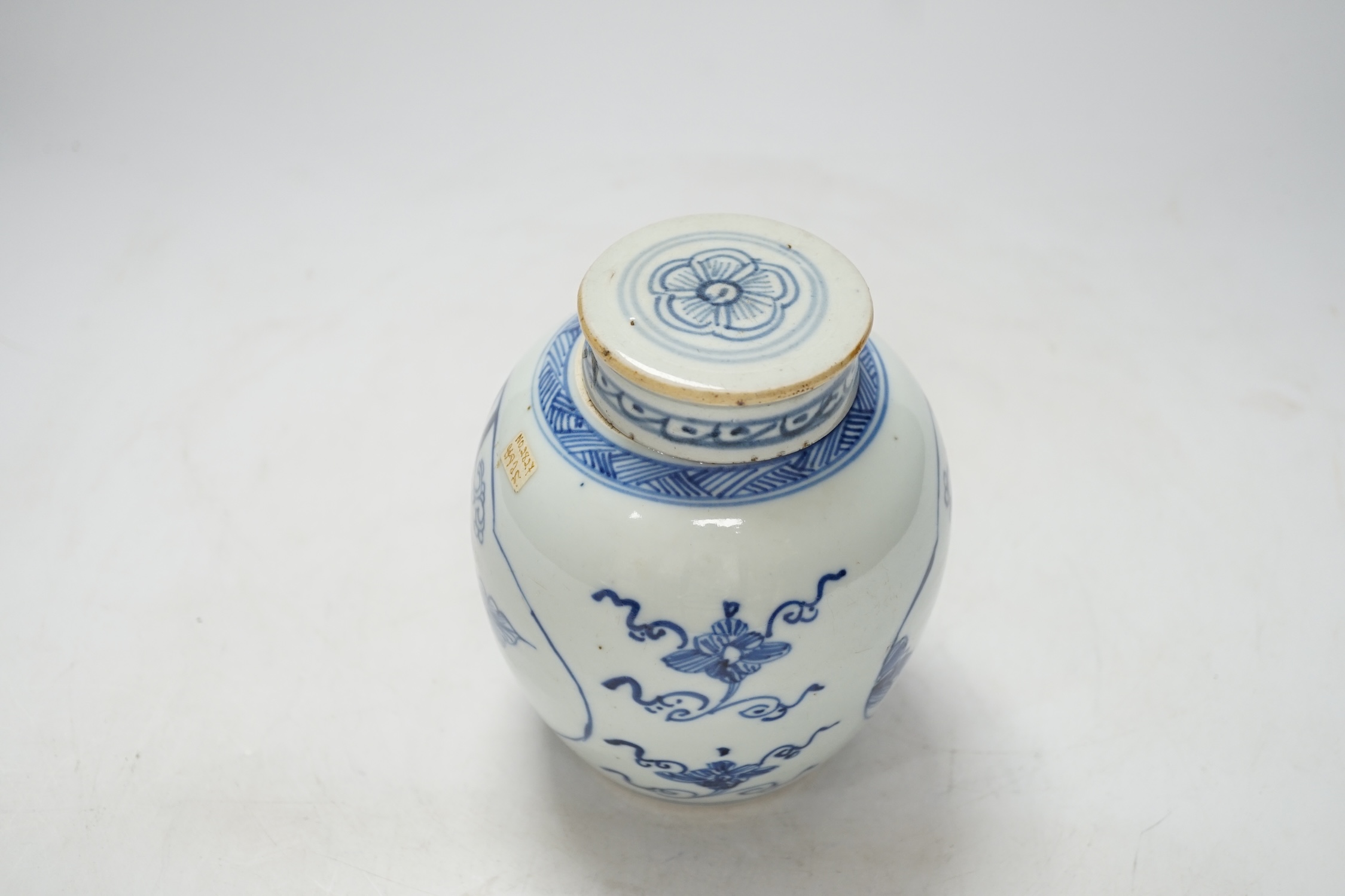 A Chinese Blue and white jar and odd cover, 15cm high
